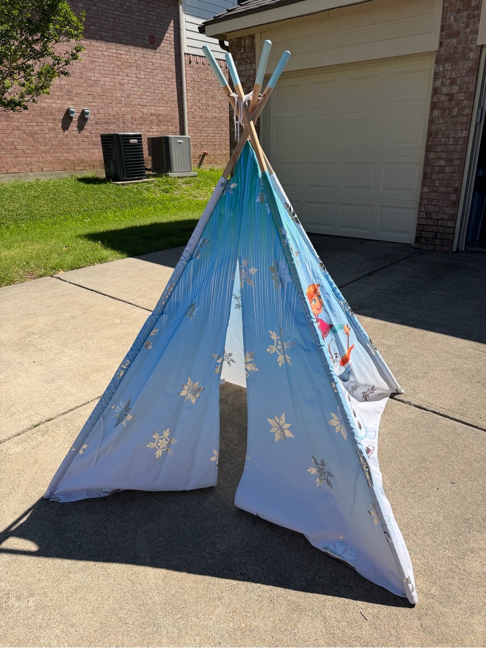Disney Frozen Snowflake Play Teepee - Light Blue and White Anna Elsa and Olaf